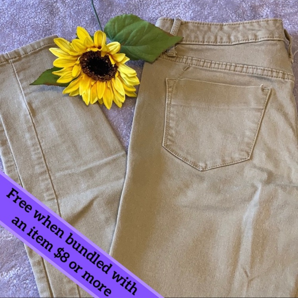 🍍*flaw*Khaki Mid-Rise Jegging